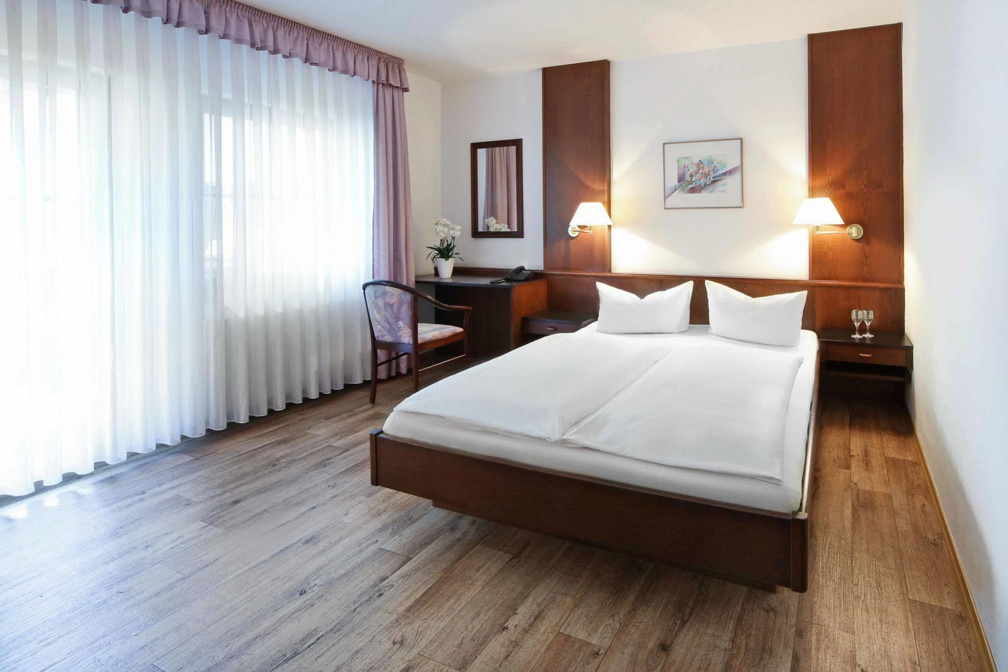 Waldhotel Baechlein Mitwitz Экстерьер фото